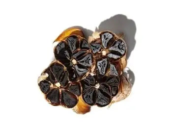 Fermentuoti česnakai perpjauti pusiau